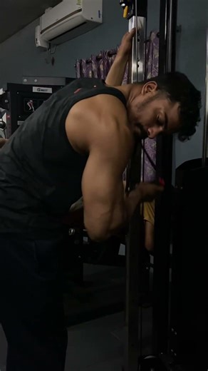 Single hand reverse tricep extension #motivation #gymworkout #beginners #gymexercises #gym