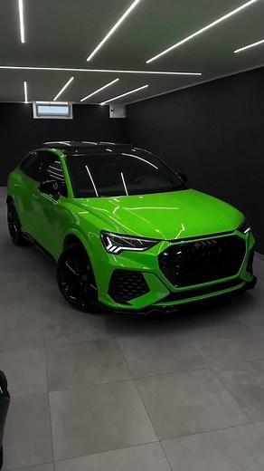 Explore the Audi RSQ8: Performance and Features