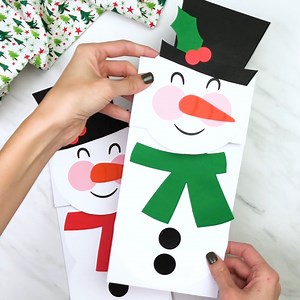 ⛄️ Snowman Puppet Craft ✂️ Get the template on the blog | Simple Everyday Mom