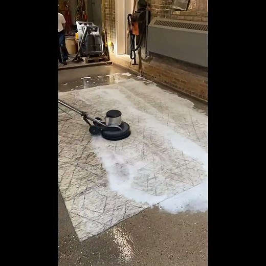 Industrial carpet polisher for washing carpets