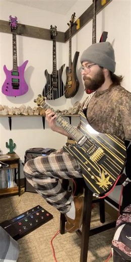 Avenged Sevenfold - Shepherd of Fire Main Riff ( Non-Direct Audio )