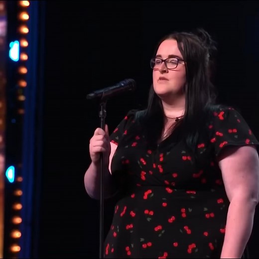 Supermarket worker Stacey Leadbeatter wins KSI's Golden Buzzer! | Best Talent