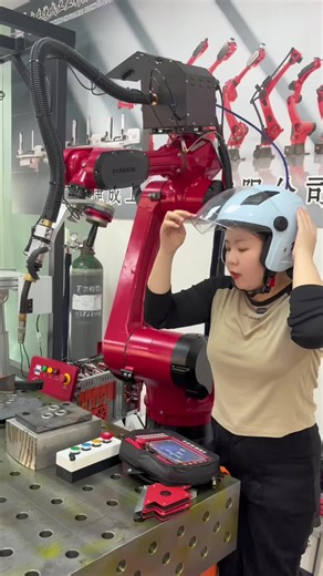 A six-axis robot for only 4,000 US dollars.#industrial #robot #welding #stamping #machine