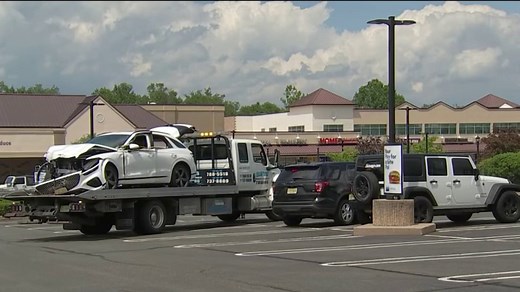 Car crashes into grocery store in Pennington, New Jersey