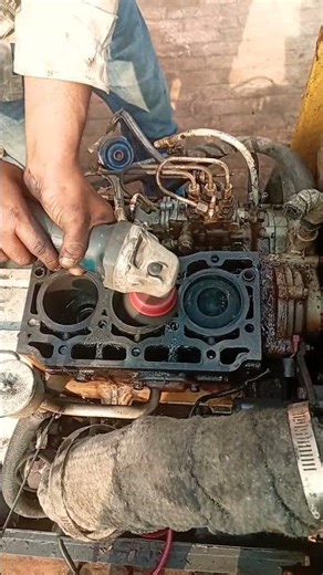 🧑‍🔧 Engine block cleaning #automobile #mechanic #viralshort #skills #engineblock #dieselengine