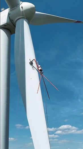 Wind turbine blade cleaning #wtg #bladecleaning #windturbine #robotics #turbineblade