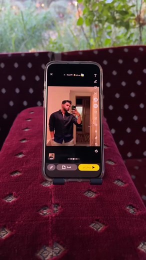 Exploring Mobile Apps: A User's Interaction Journey