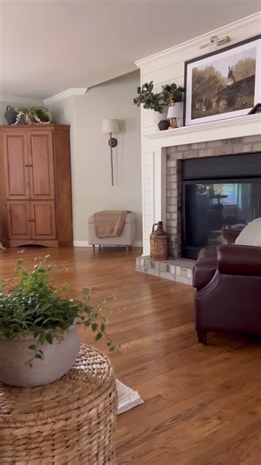 𝐓𝐚𝐦𝐦𝐲 🌿Lavender Brook Home🌿 | There’s something about creating a space that invites you to pause. From the soft textures to the timeless touches, this cozy corner brings... | Instagram