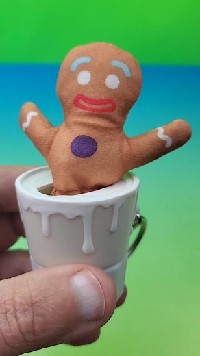 Milk Shakin' Gingy #Shrek #fftr #fastfoodtoyreviews #gingy #toy #fastfoodtoy #mcdonalds #burgerking #movie | Fast Food Toy Reviews