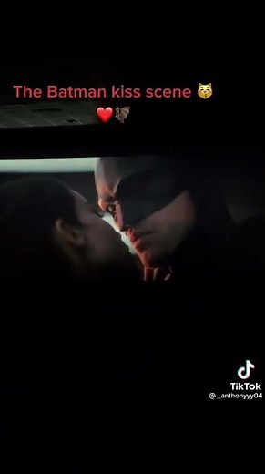catwoman and batman kiss