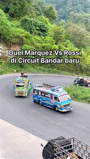 Ketika Rossi dan Marquez balap Bus Gunung | Ezra Eriks