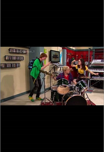 Austin & Ally S1 E1 partie 1 #austinetally #austinmoon #allydawson #rosslynch #lauramarano #la_bonne_epoque_1 #disneychannel #consantanderconecto #miamibeach #prtoi
