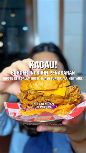 Kiiki Rizky on Instagram: "New York Style smash Burger punyanya Doochi bassist Pee Wee Gaskins 🔥🔥 Dan plot twist-nya… tempatnya ngumpet di lobi hotel daerah Jaksel. Ini Bun Voyage Burger — burgernya juicy, messy, bold, dengan signature secret sauce yang rasanya ber-layer dan bikin nagih. 📍 Located at Iotel Dharmawangsa, Panglima Polim ini wajib kalian coba‼️ #kulinerjakarta #burgerjakarta #newyorkstyleburger #bunvoyage #jakartahits"