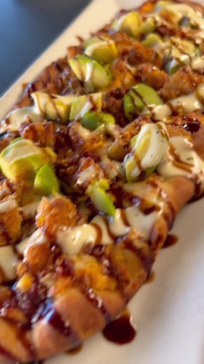 🌿🍽️ Willow Ridge Pub and Eatery's sneak peek of the week is here! 🎉 Get ready for a tantalizing journey through our delicious menu options, paired with the breathtaking views of our award-winning golf course. 😍🏌️‍♀️Let's start with Monday's special: 🥢 Indulge in our Asian ginger glazed chicken, served with creamy mashed potatoes and a delightful selection of vegetables. 🍗🥔🥦On Tuesday, we have a treat for all the flatbread lovers out there: 🍕 Try our mouthwatering Chicken Avocado Bacon 