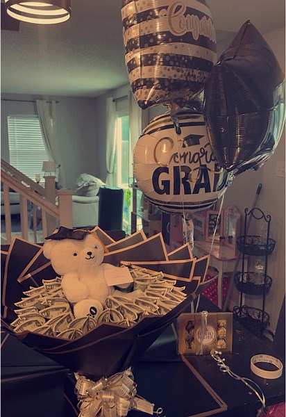 Some Graduation Bouquets I’ve done this year and last 🧑‍🎓👩‍🎓🎓 Thank you all so much to those who have ordered from me 🙏💜 Congratulations to all the Graduates 🥳 #graduation #graduationgiftideas #moneybouquet #congratsgrad #texas #stitchandangel