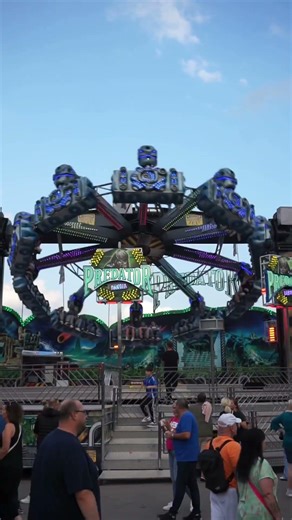 Eine Stimmungs- und Adrenalinmaschine auf der Cranger Kirmes - Wer würde sich trauen?