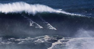 Watch the big wave season begin on a high note at Nazaré.