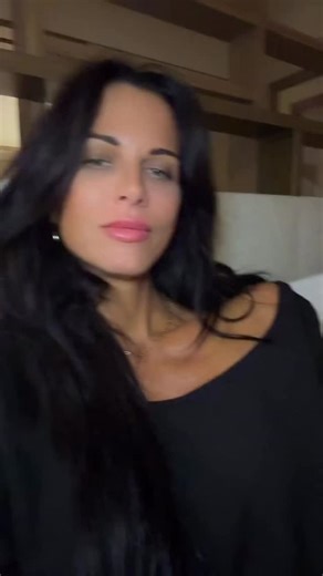 Ana Christian on Instagram: "SEVEN SIGNS SHE HASN’T DONE THE INNER WORK Most people don’t end up in draining relationships by accident. They ignore patterns until the cost is too high. Here are 7 signs someone hasn’t done the inner work. 1. She treats relationships like transactions Affection comes with strings. Love is leverage, not connection. 2. She lives in victim mode Everyone else is always the problem. Accountability never shows up. 3. She craves attention more than respect Validation bec