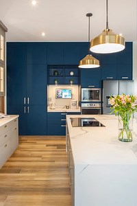 3.2K reactions · 172 shares | ¿Vintage o moderno? ¡Por qué no los dos! Esta cocina L combina Gris y Azul Zircón, con una isla central que une el espacio. Perfecta para familias que buscan estilo y personalidad en cada rincón. | Mödul Studio | Facebook