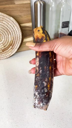 How to store your ripe plantains and avoid them going bad.#kitchenhacks #kitchentips #storagehacks #viral #explore #nigerianfoodblogger #plantain | mealswithabi
