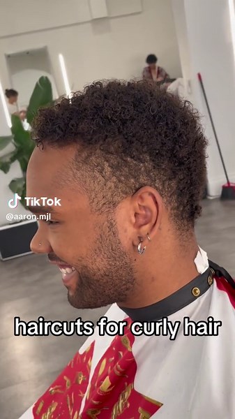 Frohawk 🤩 #fade #toronto #barber #fyp #foryou #foryoupage #frohawk #curlyhair #blackhair #menshair