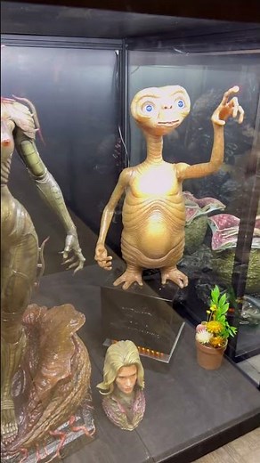 DIFFERENT ALIEN MOVIE STATUES!