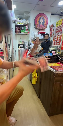 Thumbs up needs to be nerfed honestly. #cardistry #singapore