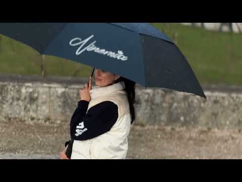 This golf umbrella is windproof and rain-resistant — a faithful protector for the whole family.