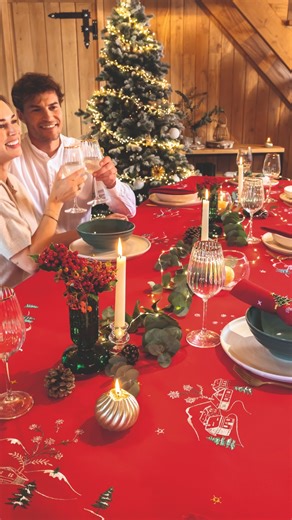 Françoise Saget on Instagram: "Entrez dans l’ambiance des fêtes avec notre nouveauté “Vallée des Neiges”, une collection qui réunit toute la famille autour d’une table chaleureuse✨ #francoisesaget #joieinterieur #lingedemaison #noel"