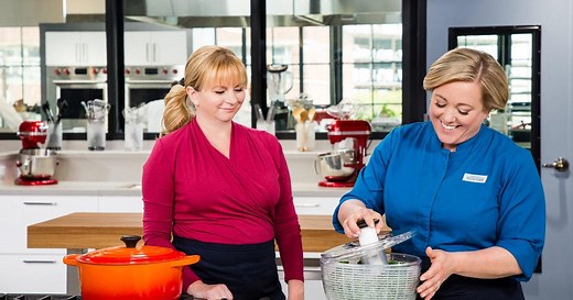 America's Test Kitchen:Cooking At Home With Bridget And Julia Season 19 Episode 01/11/2022