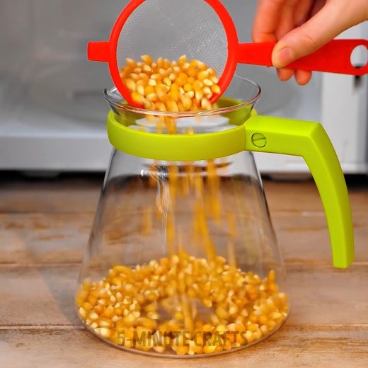 How to make popcorn in the microwave | 3-Minute Hacks