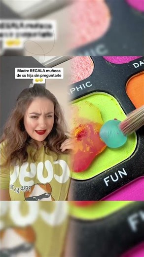 Madre REGALA muñeca de colección de su hija sin preguntarle 😱😤