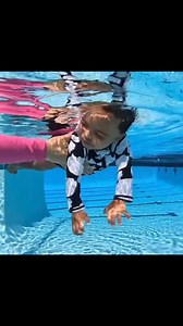 12K views · 111 reactions | The Rollback to Float ❤️ In order to rest on your back safely, you have to get there first! The rollback to float is the cornerstone of ISR, and it is a basic yet critical skill that we can’t wait to teach your child. We will never tire of seeing little faces turning to find the air, over and over again 殺凉 For more information and to find an ISR Instructor near you, visit us at www.infantswim.com 冀 | Infant Swimming Resource | Facebook