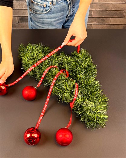 Turn ordinary objects into unique Christmas decorations 🎄✨