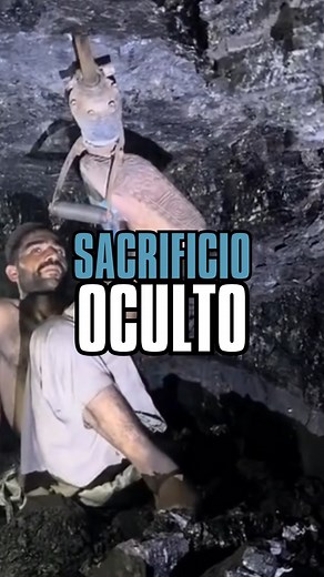 EL PRECIO Humano del 'Diamante Negro' que el Mundo Ignora. #Shorts #spanishlanguage El increíble y arriesgado trabajo de los mineros de carbón para extraer el valioso oro negro en las condiciones más extremas que puedas imaginar. #MineriaExtrema #TrabajoDuro #ElPirataDatos | RODZ