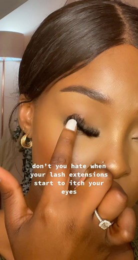 Fresh Set of Russian Volume Extensions #russianvolumelashextensions #russianlashextension #megavolumelashextensionstrips #fluffystriplashes #russianstrips #wispyrussianlashes