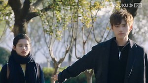 Cinderella is angry, the prince comforts her with love words 灰姑娘生气了，校草说情话哄她开心 | 一起追剧吧