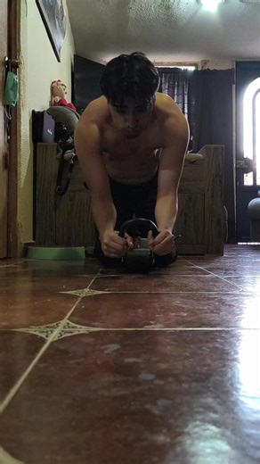 ya vamos mes y medio definiendo gente en definitiva este aparato me ha ayudado a tonificar más mi abdomen#futuro #gym #viral #abdomen #definicion