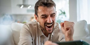 Nintendo reinventa la clásica Game Boy con esta videoconsola mini que incluye el videojuego más mítico de los años 90