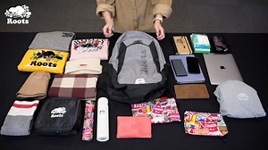 #Roots多功能後背包 🎒 #一包多用 結合外出、旅遊、工作...等全方位的使用場景， ✔ #34L大容量 ✔#多層收納 ✔#減壓透氣背帶 ， 一包搞定你所有的大小事! ➤ #Roots品牌周年慶 單筆滿8000元就送Roots多功能後背包! |Roots多功能後背包| 使用約12個回收寶特瓶纖維製成，和你一起擁抱大自然🌈 ◼主要材質：100%聚酯纖維 ◼尺寸:45cm X 31.5cm X 18CM ◼重量: 0.5kg ◼容量: 34公升 ◼定價: $2,280 ◼商品特色: 1. 內層防撞夾層設計，最大可放入15.6吋平板或筆電 2. 多層收納隔層設計，完美分類&收納 3. 前方拉鍊置物空間，方便拿取個人物品 4. 加寬加厚背帶和背部加厚透氣網層，減壓舒適好背 #RootsTaiwan #多功能後背包 #週年慶 | Roots Taiwan