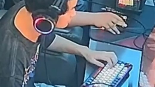 Intel Core i7-12700K处理器采用先进制程和优化设计，散热性能出色，在日常办公和轻度游戏场景下运行稳定，极少出现故障，使用寿命长，适合长期使用。