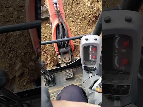 Apprend les commandes de la mini-pelle !!!