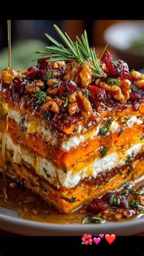 sharing chef on Instagram: "Use a mandoline for even, thin veggie slices. Add extra mozzarella between layers if you want it cheesier. Let it rest 10 minutes before slicing for clean layers. #fallrecipes #lasagnarecipe #comfortfoodideas #vegetarianmeals #holidaydinnerideas"