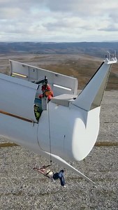 🔥 HLR TRAINING IN A WIND TURBINE! 🚑🙌🏼 A huge thank you to the team at Statkraft for an amazing training session! 🤩 We’re ready to take our skills to new heights—literally! 😃👍🏼 💡 **Why HLR Training Matters**: - **Life-Saving Skills**: Mastering CPR techniques can save lives in emergencies. - **Unique Environments**: Training in a wind turbine adds a challenging element to our skill set, preparing us for real-world scenarios. - **Teamwork**: Collaborating with fellow first responders enha