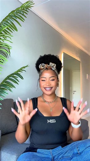 𝐒𝐢𝐲𝐚𝐦𝐭𝐡𝐚𝐧𝐝𝐚 𝐀𝐧𝐢𝐭𝐚 on Instagram: "How stunning?💗 This @wahl_sa hairdryer is lightweight, has a smooth line motor to reduce noise levels, a comb attachment for convenience and leaves your hair with a salon quality finish! #ad #WahlValentine2026 #WahlLoveYourLook #WahlPowerPikDryer #wahlgrooming"