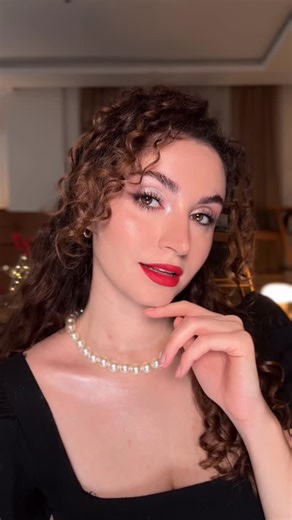 Gizem Üzel on Instagram: "Inglot ile size harika bir yılbaşı makyajı hazırladık 🎄Üstelik GIZEM30 koduyla inglottr.com’da geçerli tüm ürünlerde 0 indirimimiz var 🌟 Hediyeleşmek için de mükemmel bir fırsat 😍 Siz makyajı nasıl buldunuz? @inglotturkiye #işbirliği Kullandığım ürünleri sırasıyla ekliyorum: 🌟Freedom palet farları: 903, 808, 906, 13 🌟Skin Focused Fondöten - 302 Ivory Beige 🌟Peptide Lifting kapatıcı - 203 Soft Beige 🌟Cream Stick Bronzer - 110 Cool Brown 🌟Liquid Face Blush - 95 �