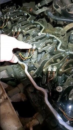 5.9 Cummins Cracked Injectors Leaking Fuel Into Engine