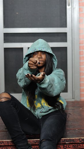 Off The Porch (DGB) 🏚🎙 | #Chicago rapper @g_ravonnn explains why she made her viral song “Lady Who” 🔥🔥🔥 Make sure you hit the link in our bio to watch the full... | Instagram