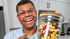 How to make trail mix blend at home