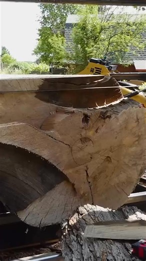 11K views · 142 reactions | Silver Maple Log with an Embedded Chain on my Sawmill #Sawmill #Woodworking #DIYProject #LogCrafting #WoodworkTips #Handcrafted #WoodworkingTools #SawmillLife #Craftsmanship #BehindTheBuild | Matt Cremona | Facebook
